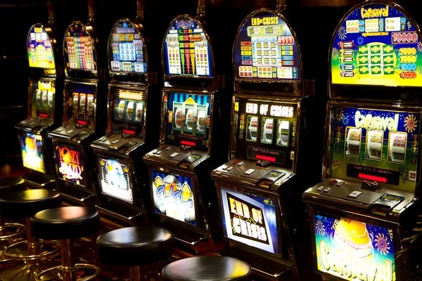 kijang wins platform interface showing football betting, live casino, and slot games
